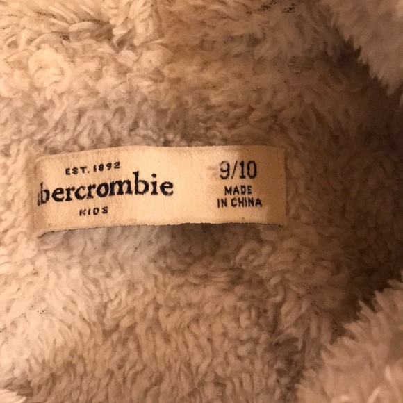 Girl’s Abercrombie pullover - Picture 2 of 2